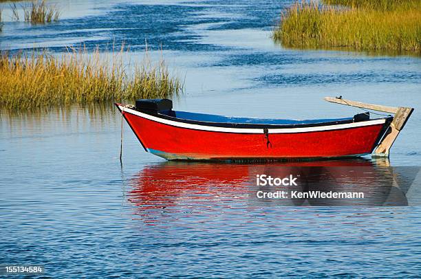 Vecchio Rosso San Pietro - Fotografie stock e altre immagini di Mezzo di trasporto marittimo - Mezzo di trasporto marittimo, Senza persone, Acqua