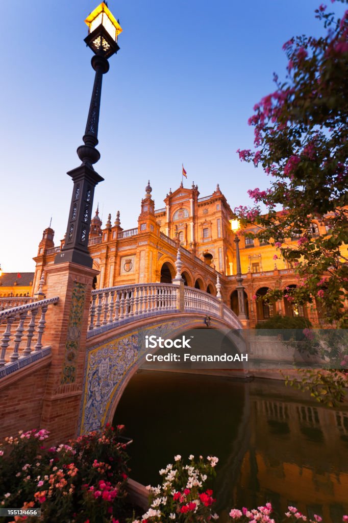 Plaza de España de Sevilha ao anoitecer - Foto de stock de Andaluzia royalty-free