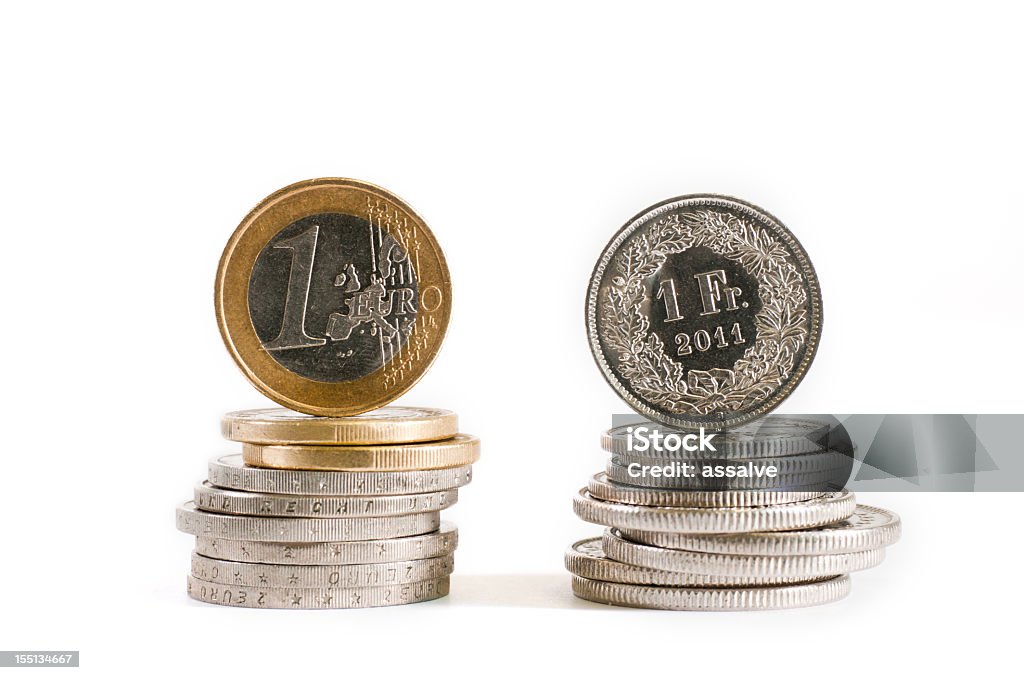 Confronto tra la valuta euro vs franco svizzero - Foto stock royalty-free di Moneta