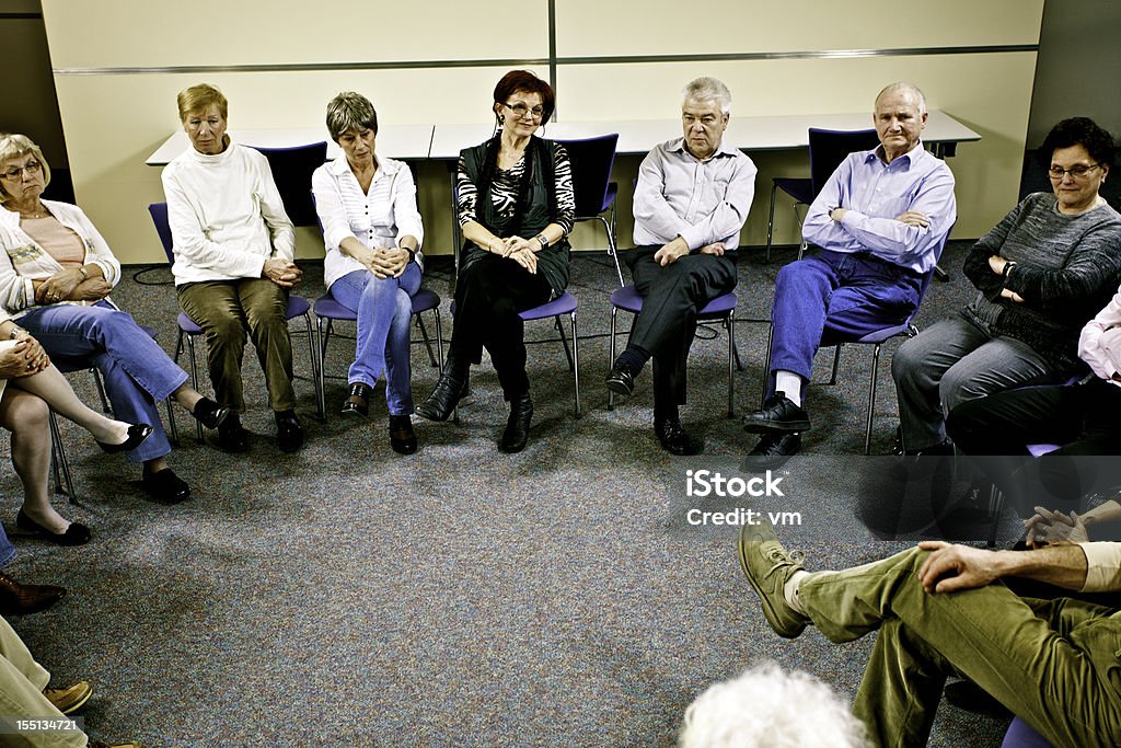 Thérapie de groupe dans le community Centre - Photo de Discussion libre de droits