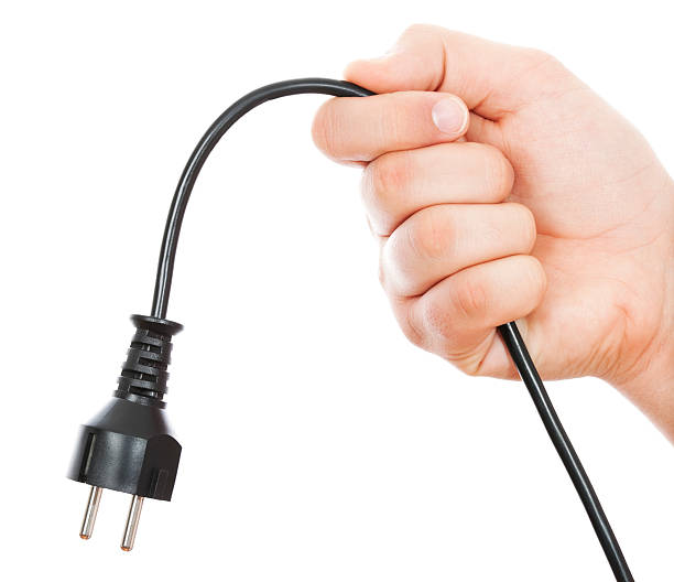 черный европейский разъем в мужской руки на белый - electric plug outlet network connection plug electricity стоковые фото и изображения