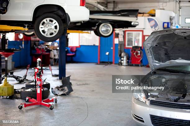 Autowerkstatt Stockfoto und mehr Bilder von Autowerkstatt - Autowerkstatt, Auto, Werkstatt