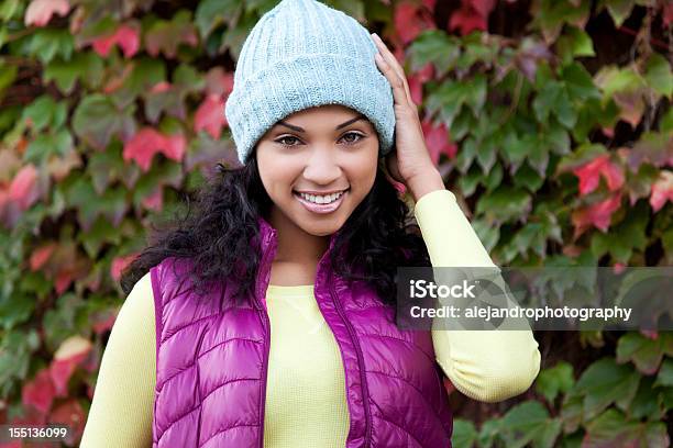 민족별 여자 퍼플 베스트 보라색에 대한 스톡 사진 및 기타 이미지 - 보라색, 스키 조끼, 겨울
