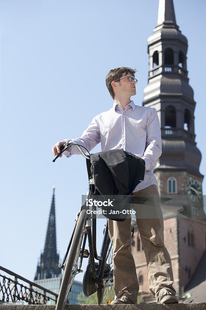 Mann mit dem Fahrrad in Hamburg - Lizenzfrei Fahrrad Stock-Foto