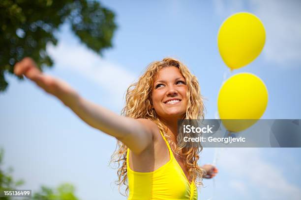 Liberdade - Fotografias de stock e mais imagens de Adulto - Adulto, Alegria, Amarelo