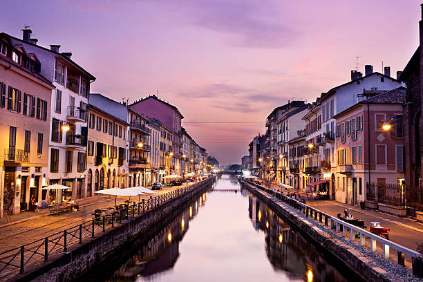 naviglio grande in der abenddämmerung - mailand stock-fotos und bilder