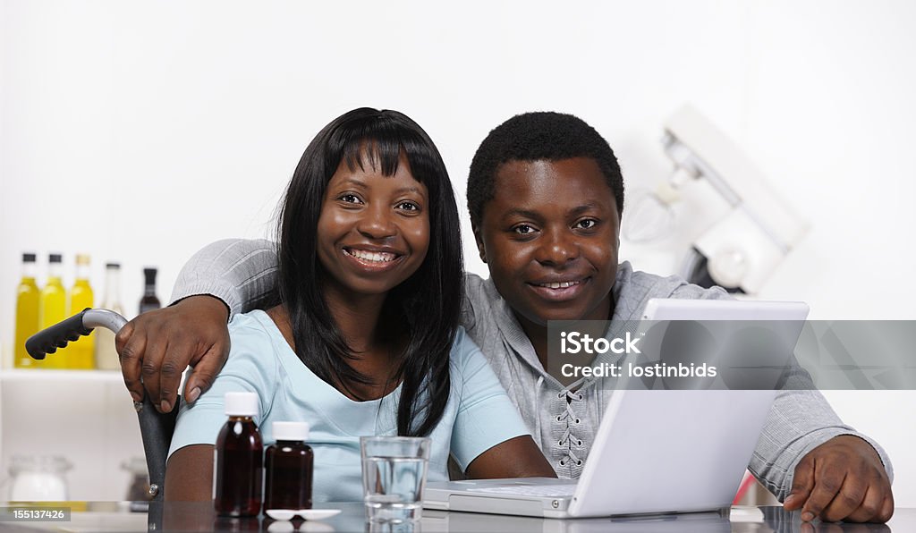 Afro-americana Casal desfrutando tempo juntos - Foto de stock de 30 Anos royalty-free