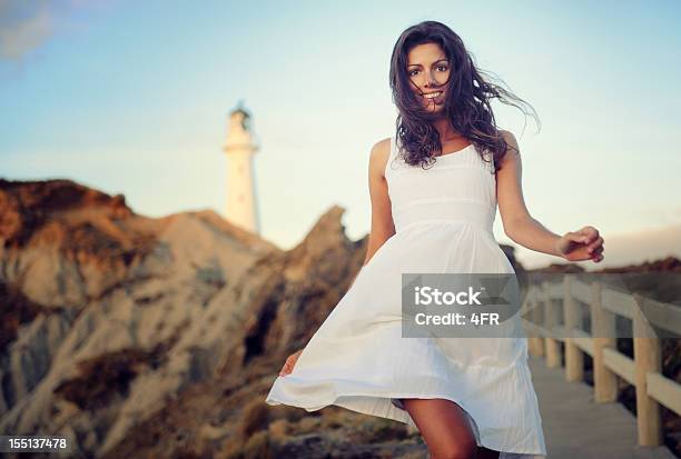 Donna Dal Faro Xxxl - Fotografie stock e altre immagini di Beautiful Woman - Beautiful Woman, Faro, 20-24 anni