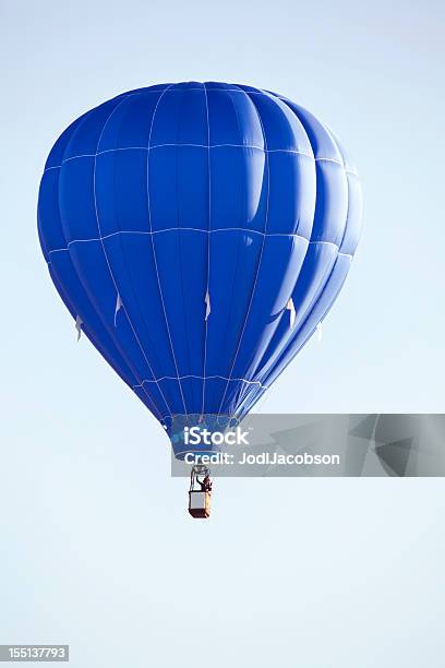 Balon Na Ogrzane Powietrze W Górę I Wyciągnij - zdjęcia stockowe i więcej obrazów Balon na ogrzane powietrze - Balon na ogrzane powietrze, Niebieski, Wiatr