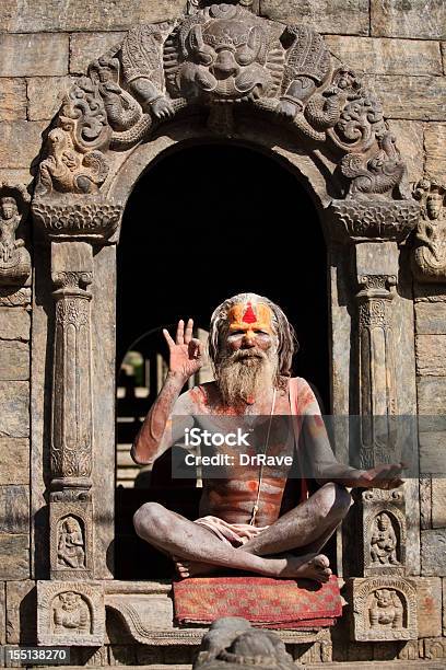 Heilige Sadhu Mann Ash Überdachte Stockfoto und mehr Bilder von Beten - Beten, Porträt, Tempel