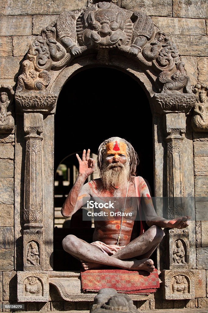 Sadhu-Santo uomo ricoperta di cenere - Foto stock royalty-free di Pregare