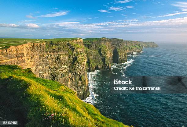 Acantilados De Moher Foto de stock y más banco de imágenes de Acantilados de Moher - Acantilados de Moher, Acantilado, El Burren