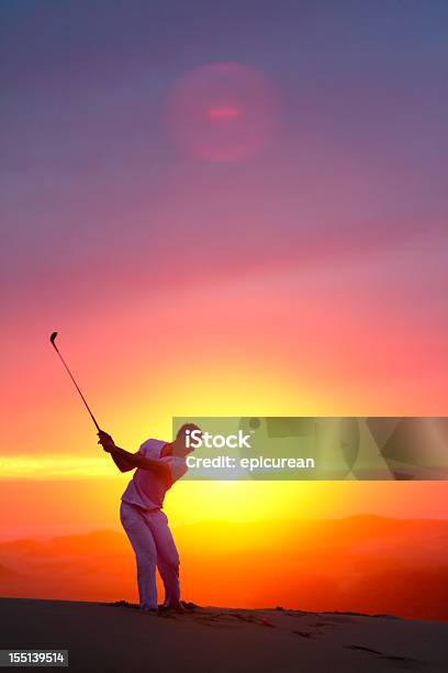 Golfista En Una Colina Con Vista Al Océano Pacífico En California Foto de stock y más banco de imágenes de Golf