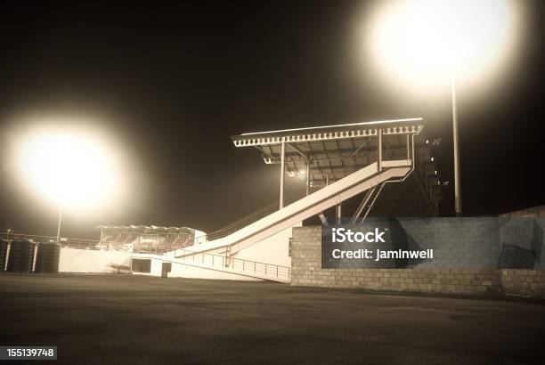 스포츠 경기장 밝은 Floodlights 건축에 대한 스톡 사진 및 기타 이미지 - 건축, 건축물 특징, 공학