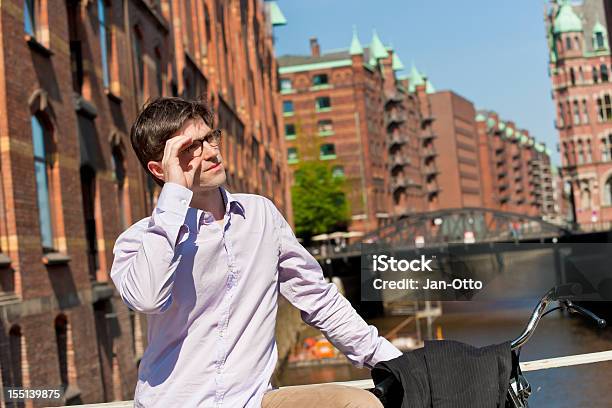 Mann Mit Dem Fahrrad In Der Hamburger Speicherstadt Stockfoto und mehr Bilder von Hamburg