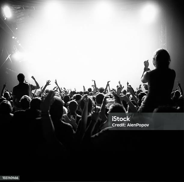 Foto de Multidão De Concerto e mais fotos de stock de Audiência - Audiência, Música, Ambiente - Evento