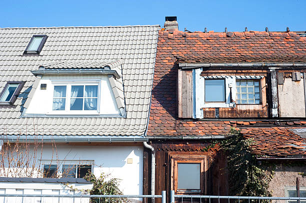istock Home improvement - Neighborhood 155140613