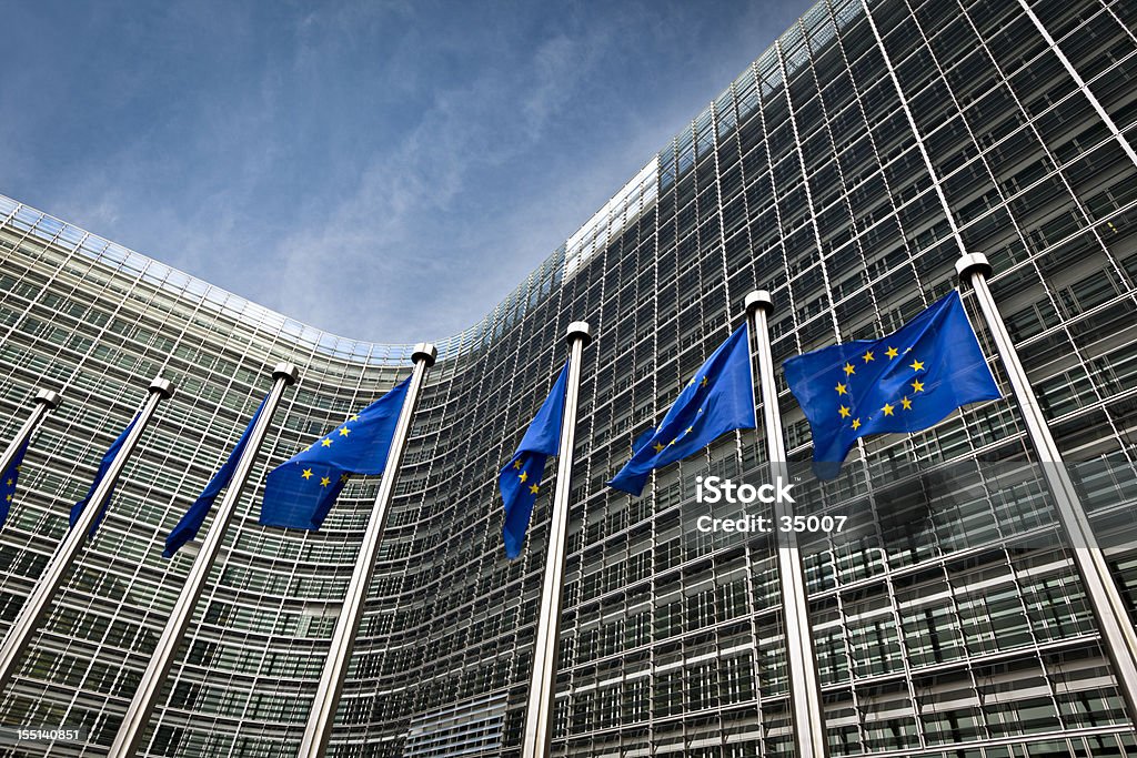 Bandeiras da União Europeia em Bruxelas - Royalty-free Berlaymont Foto de stock