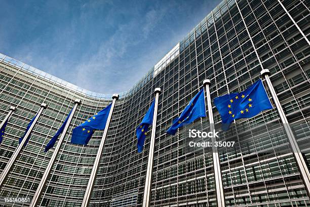 Bandeiras Da União Europeia Em Bruxelas - Fotografias de stock e mais imagens de Berlaymont - Berlaymont, Região de Bruxelas-Capital, Bandeira