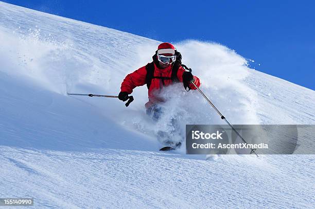 パウダーのスキーエリアを行く美しいふわふわライン - 1人のストックフォトや画像を多数ご用意 - 1人, ふわふわ, アルペンスキー
