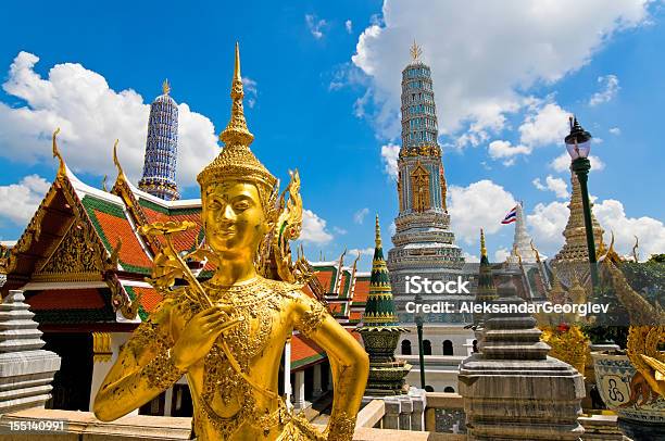 Escultura No Grande Palácio Buda Tailândia - Fotografias de stock e mais imagens de Banguecoque - Banguecoque, Tailândia, Templo