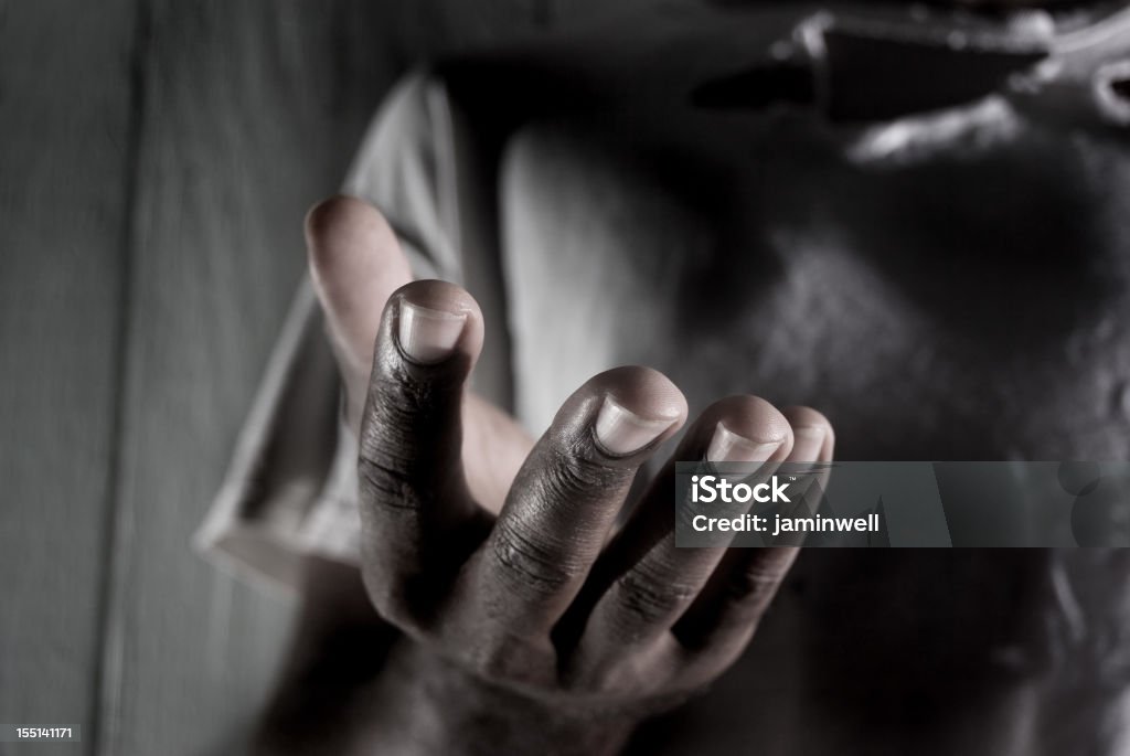 help me; misteriosi mani tese - Foto stock royalty-free di Colore nero