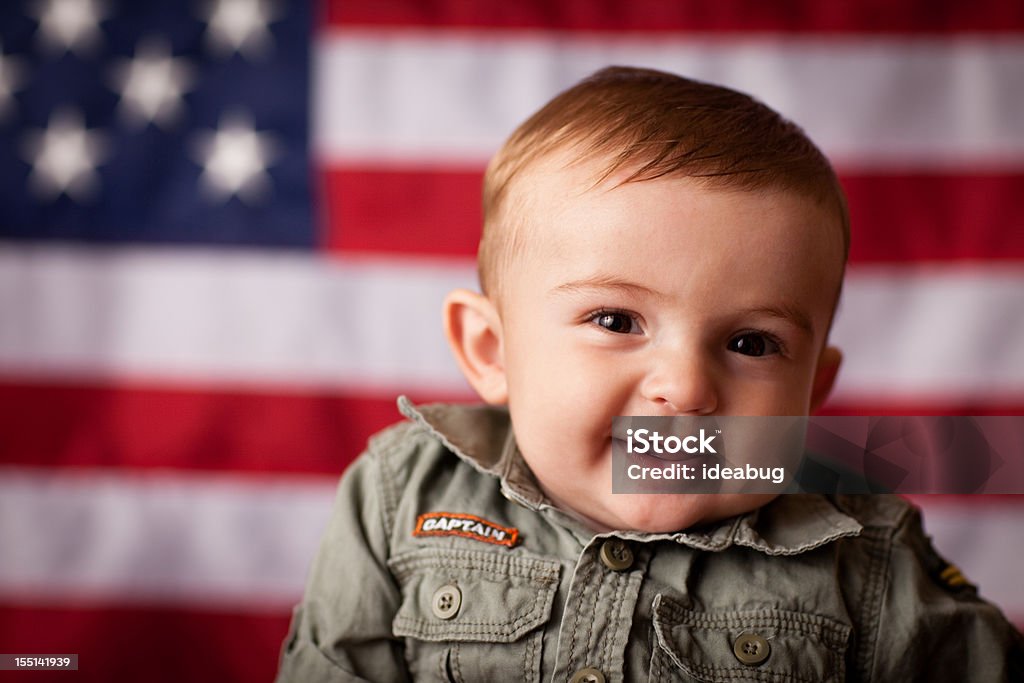Chiudere Up immagine patriottica bambino con bandiera americana - Foto stock royalty-free di Bebé
