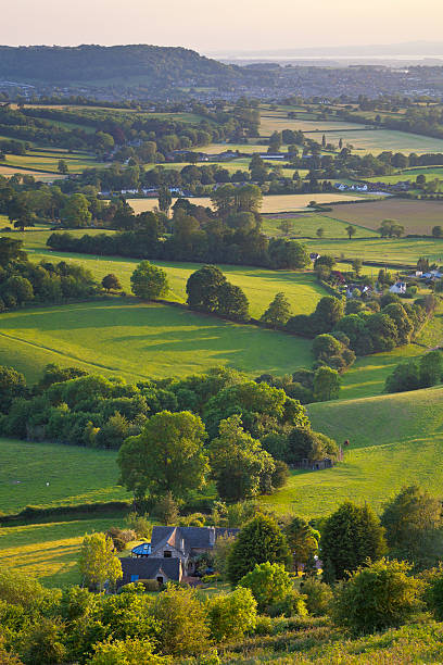 идиллический сельских, cotswolds великобритания - non urban scene english culture rural scene hill стоковые фото и изображения