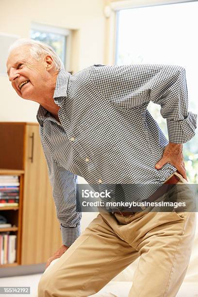 노인 남자 허리통증 아픔에 대한 스톡 사진 및 기타 이미지 - 아픔, 관절염, 나이
