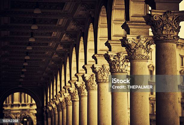 Colonne Romane - Fotografie stock e altre immagini di Stile classico romano - Stile classico romano, Colonna architettonica, Ambientazione esterna