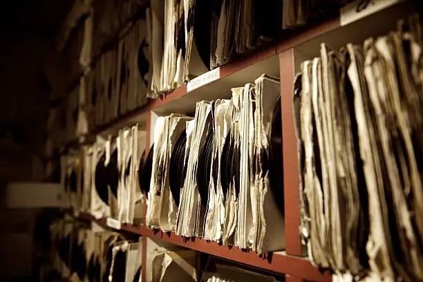 Old 45 rpm vinyls on shelving, handwritten notice reads Rock'n'Roll