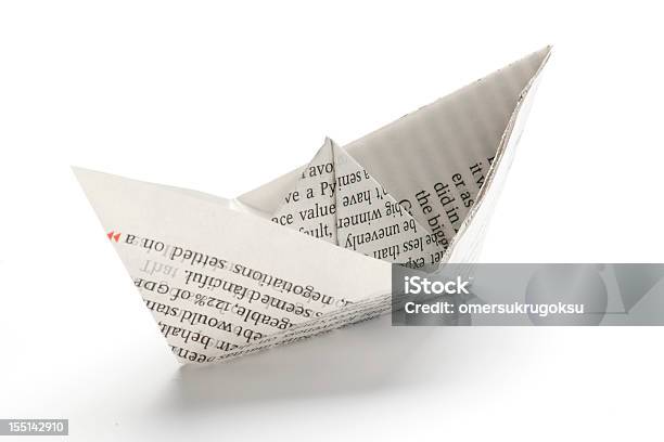 Papierschiff Stockfoto und mehr Bilder von Origami - Origami, Zeitung, Wasserfahrzeug