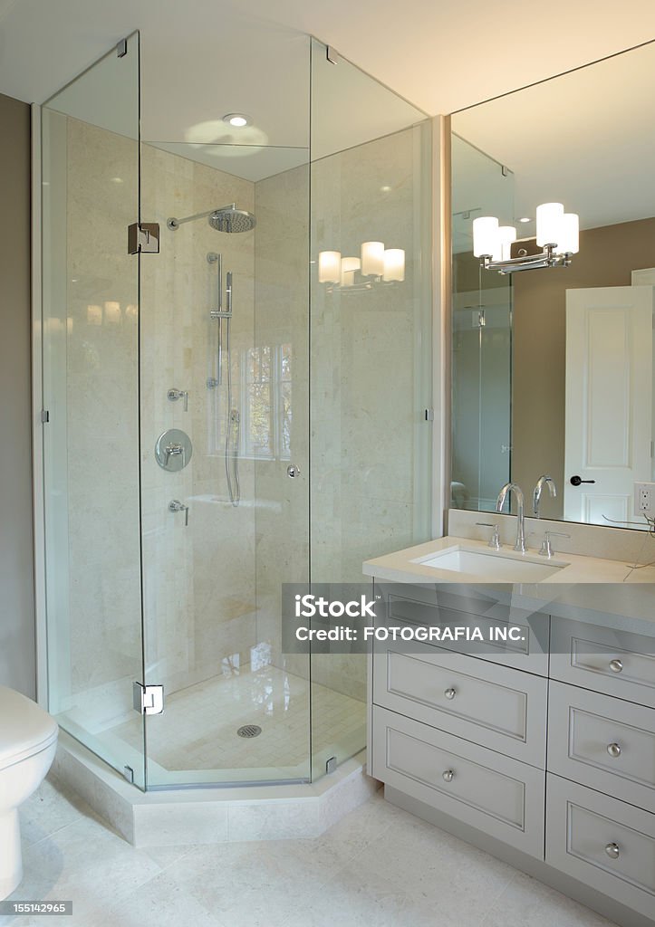 Banheiro de luxo - Foto de stock de Chuveiro - Instalação doméstica royalty-free