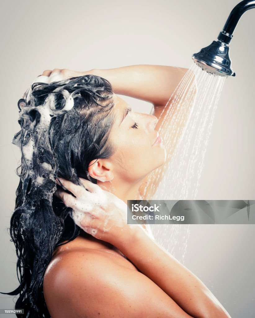 Mujer en ducha - Foto de stock de Cara humana libre de derechos