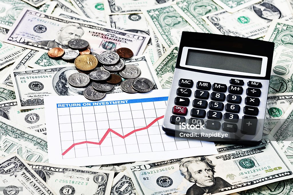 Il colore dei soldi bene: Crescente grafico e calcolatrice dollari - Foto stock royalty-free di Arrivo