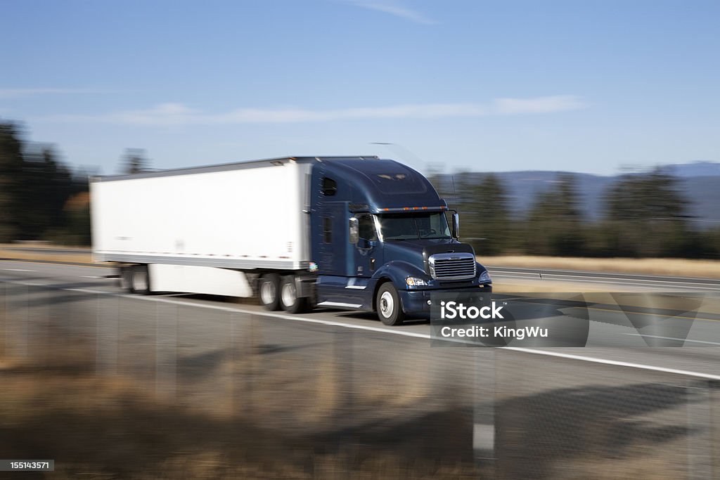 Camion sur l'autoroute - Photo de Activité libre de droits