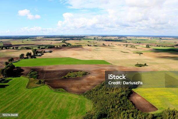 Foto de Foto Aérea De Terras e mais fotos de stock de Acima - Acima, Agricultura, Ajardinado