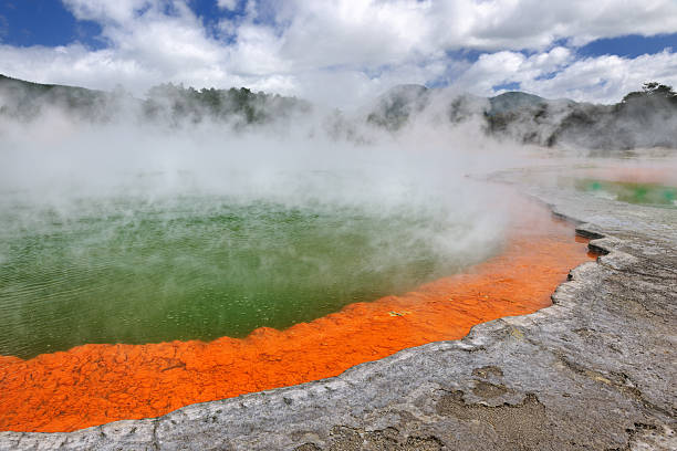 champán piscina y a las termas wonderland, nueva zelanda (xxxl - new zealand geyser champagne park fotografías e imágenes de stock