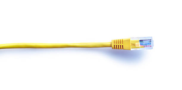 diritto giallo cavo lan con spina su bianco con ombra - network connection plug rj45 cable bandwidth foto e immagini stock