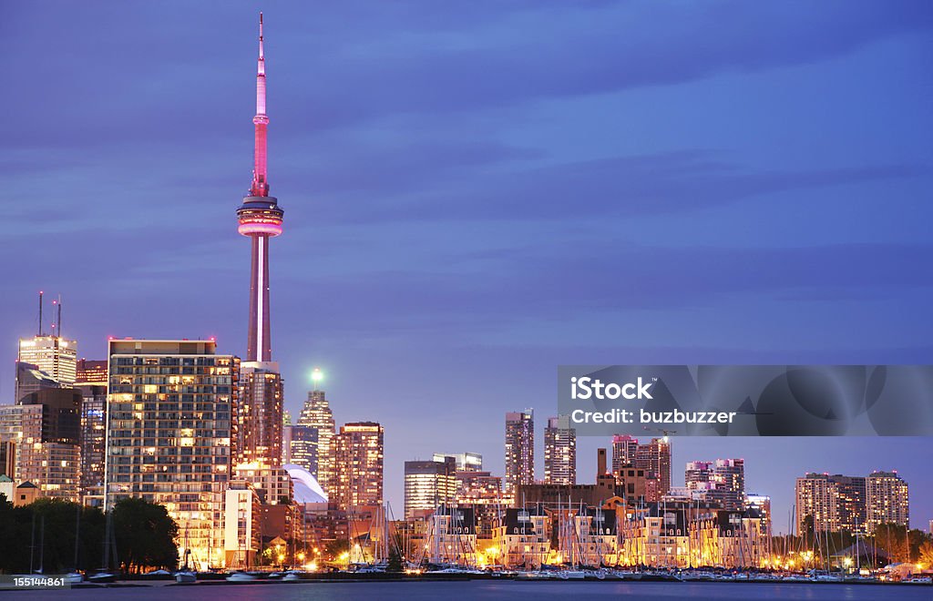 Toronto de las luces de la ciudad por la noche - Foto de stock de Aire libre libre de derechos