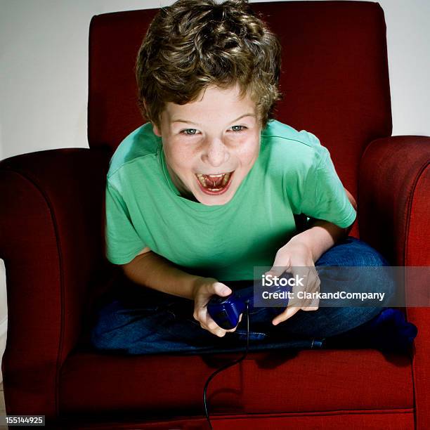 Foto de Entusiastas De Vídeo Gamer Menino e mais fotos de stock de Adolescência - Adolescência, Assistindo, Brand Name Video Game