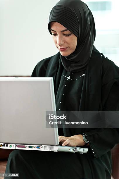 Photo libre de droit de Musulmans Femme Daffaires banque d'images et plus d'images libres de droit de Égypte - Égypte, Affaires, Bureau - Lieu de travail