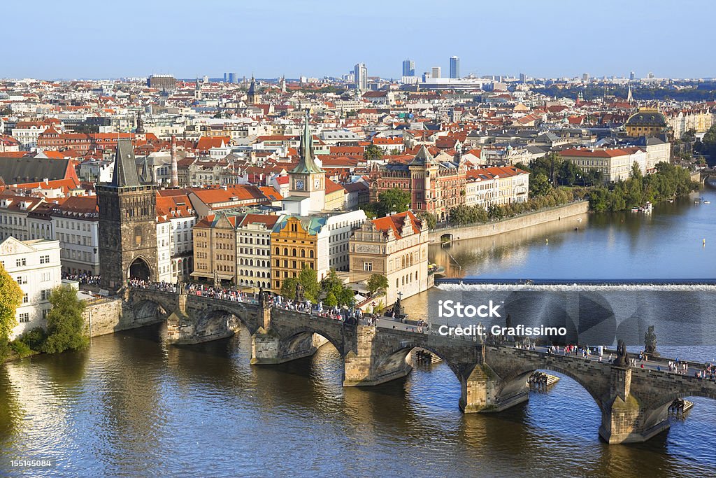 Luftaufnahme der Karlsbrücke in Prag, Tschechische Republik, Moldau - Lizenzfrei Luftaufnahme Stock-Foto