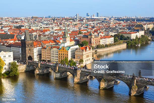 Photo libre de droit de Vue Aérienne Du Pont Charles À Prague République Tchèque Avec Rivière Vltava banque d'images et plus d'images libres de droit de Prague