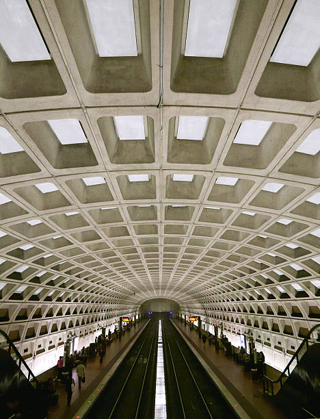 moderna estação de metro - vertical washington dc usa station imagens e fotografias de stock