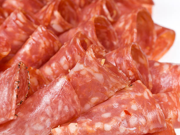 plano aproximado salame - salami chorizo sausage sopressata imagens e fotografias de stock