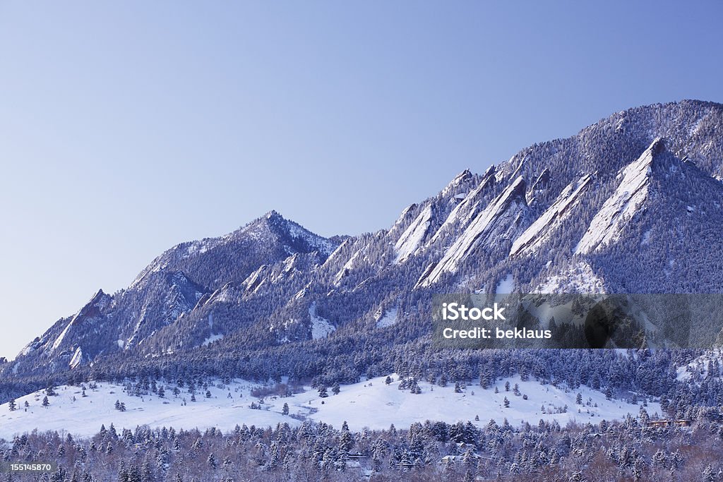 Белоснежного Flatirons в Боулдер-Колорадо - Стоковые фото Гора роялти-фри