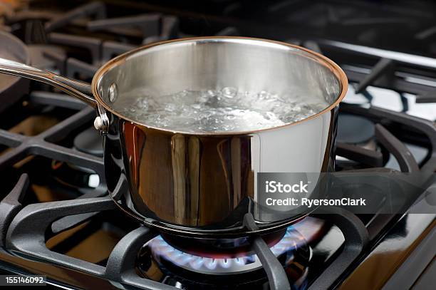 Water Boiling On A Gas Stove Stainless Pot Stockfoto en meer beelden van Koken - Toestand - Koken - Toestand, Water, Pan - Keukengereedschap