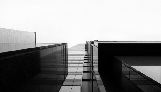 Modernos rascacielos de vidrio photo
