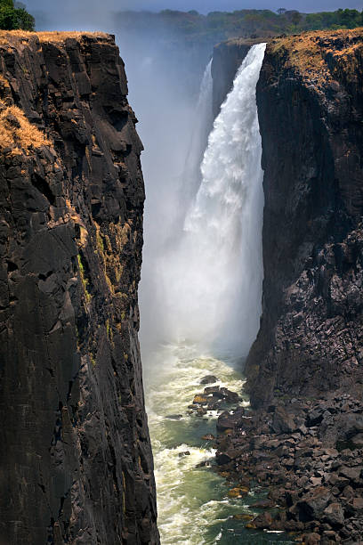 chambre classique vue de victoria falls - victoria falls waterfall zimbabwe zambia photos et images de collection
